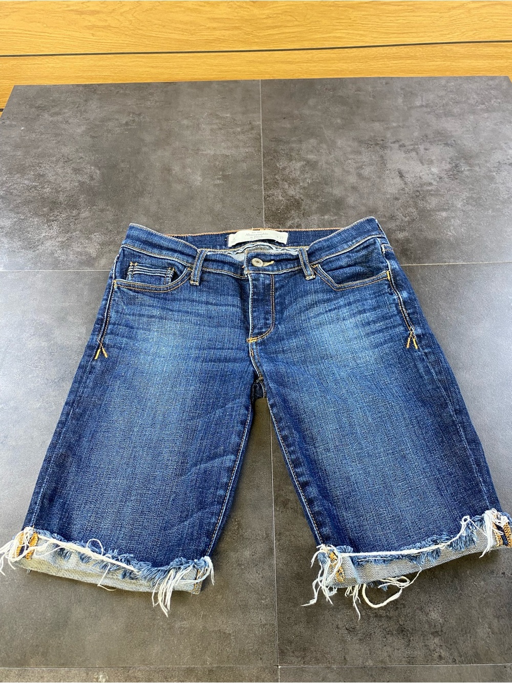 Abercrombie & Fitch women’s Blue Denim Distressed Cuff Bermuda Shorts 4/27